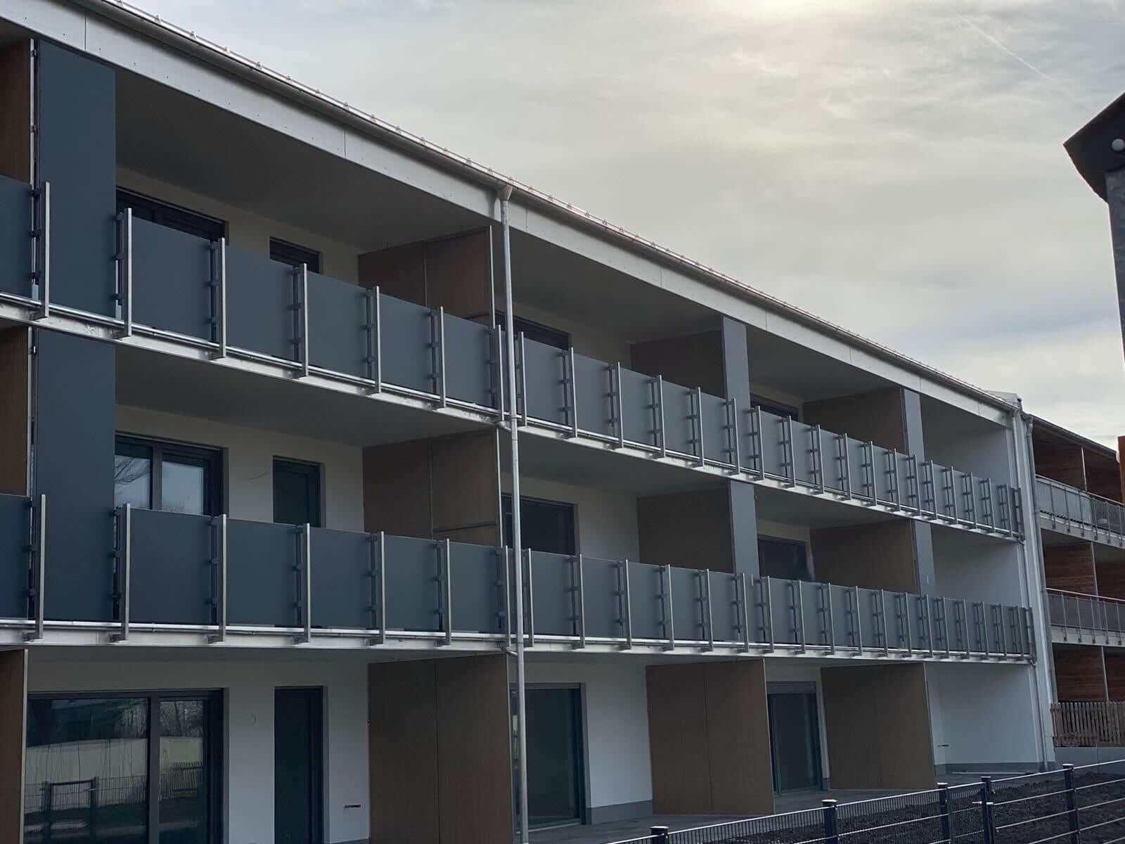 Balkone mit Sichtschutzfüllung